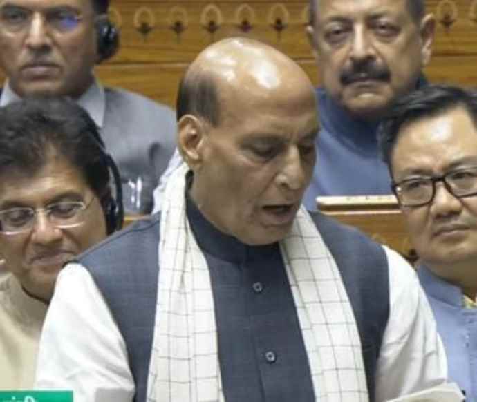लोकसभा में ऑपरेशन सिंदूर पर बहस : रक्षा मंत्री राजनाथ ने कहा - परीक्षा में रिजल्ट की अहमियत, कितनी पेंसिल टूटी, यह पूछना बेईमानी है ,  गोगोई ने पूछा- आप रुके क्यों और किसके सामने झुके?