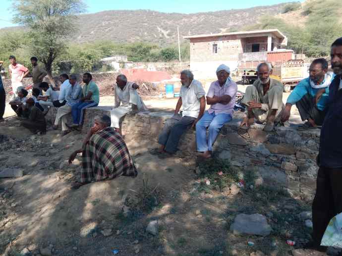 वीडियो न्यूज़ : नीमकाथाना क्षेत्र में बकरी चोर गिरोह सक्रिय : पाटन में बाड़े में बंद सभी 31 बकरियां चोरी, परिवार की आजीविका पर संकट, ग्रामीणों में आक्रोश