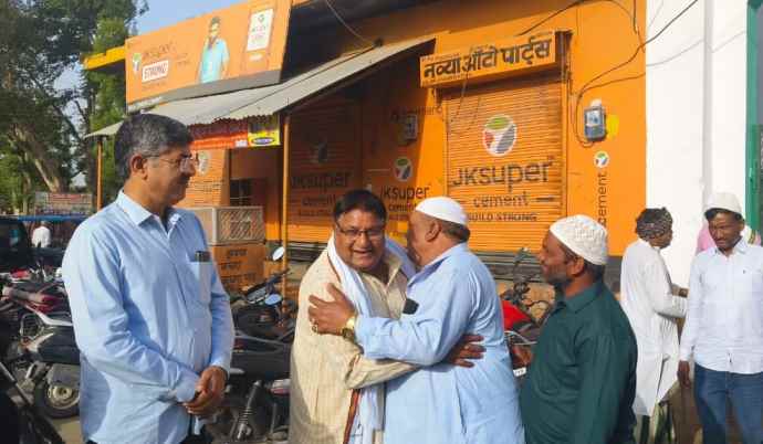 वीडियो न्यूज़ : ईद उल अजहा का त्योहार धूमधाम से मनाया : नीमकाथाना के ईदगाह और मस्जिदों में  विशेष नमाज अदा की, गले लगकर दी मुबारकबाद