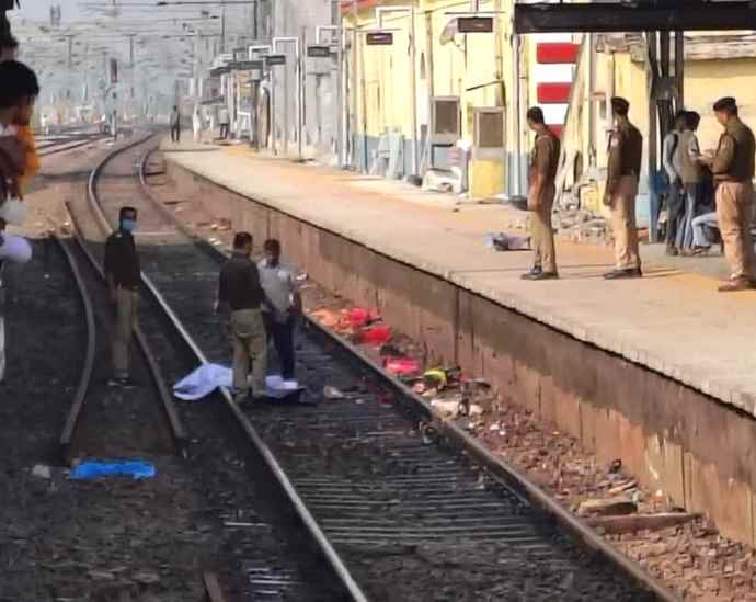 मिर्जापुर के चुनार रेलवे स्टेशन पर भयावह हादसा : कार्तिक पूर्णिमा पर 8 श्रद्धालुओं की कालका एक्सप्रेस ट्रेन से कटकर मौत, 6 महिलाएं हैं शामिल, घायलों का इलाज जारी
