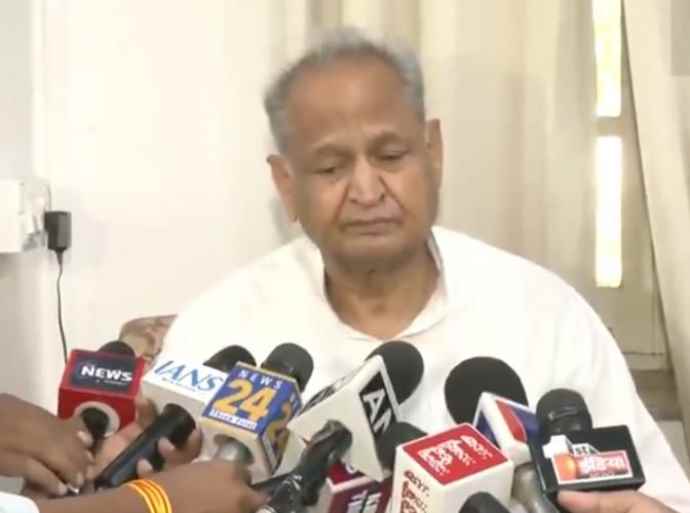 वीडियो न्यूज़ : NEET-UG 2026 परीक्षा पर सियासत तेज : एग्जाम रद्द होने पर पूर्व सीएम गहलोत का बड़ा बयान, कहा  - अभी तक FIR दर्ज क्यों नहीं हुई ?