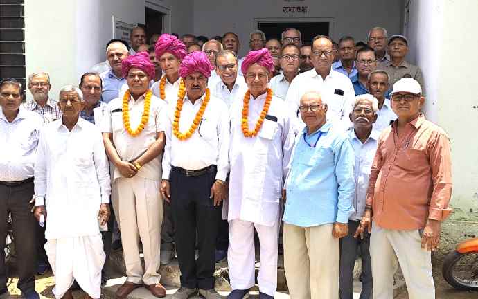 वीडियो न्यूज़ : नीमकाथान में पेंशनर्स समाज की मीटिंग : मीटिंग में विभिन्न मुद्दों पर हुई चर्चा, अंतरराष्ट्रीय सम्मान पाने वाले सदस्यों का किया सम्मान