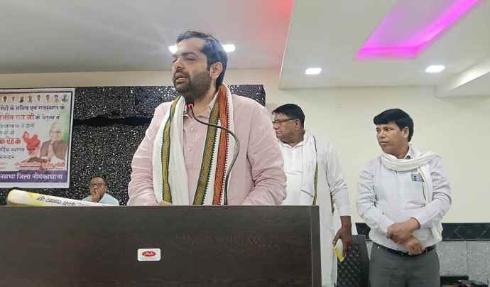 वीडियो न्यूज : नीमकाथाना में कांग्रेस की संगठनात्मक मीटिंग : राजस्थान सह प्रभारी का भाजपा पर बड़ा आरोप, कहा - हार के डर से निकाय-पंचायत चुनाव नहीं करवा रहे
