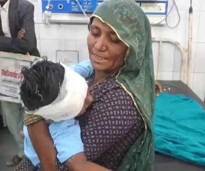 बाड़मेर में सरकारी स्कूल में बच्चों पर गिरा पंखा : हादसे में 2 बच्चे घायल, एक घायल बच्चा अपनी दादी को देखते ही रोने लगा