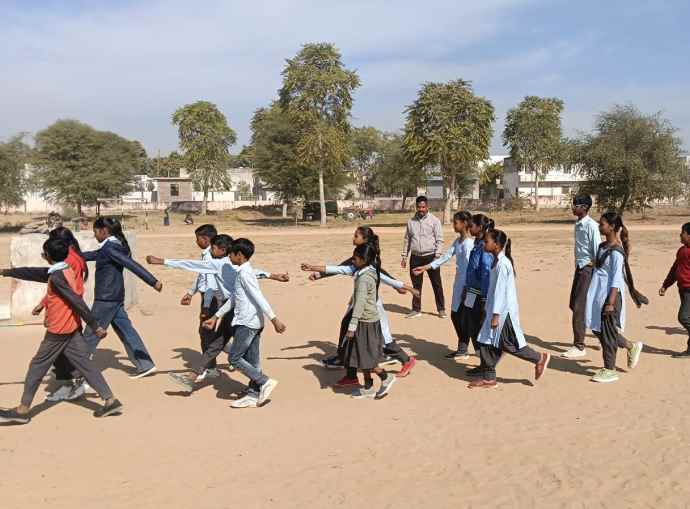 वीडियो न्यूज़ : नीमकाथाना में गणतंत्र दिवस समारोह की तैयारियां जोरों पर : जिला स्टेडियम में चल रही पीटी और बैंड की रिहर्सल, समारोह को लेकर स्कूली बच्चों में उत्साह