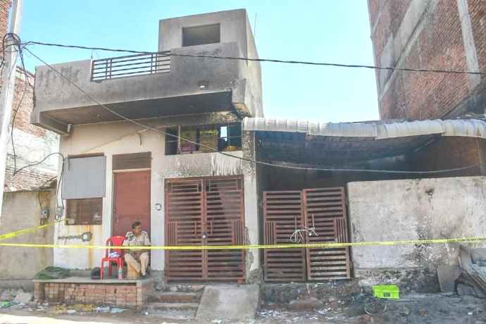 जयपुर की फैक्ट्री अग्निकांड में मामले बड़ी कार्रवाई: कमिश्नर ने SHO सहित 9 पुलिसकर्मियों को किया सस्पेंड, हादसे मे  8 लोगों की मौत