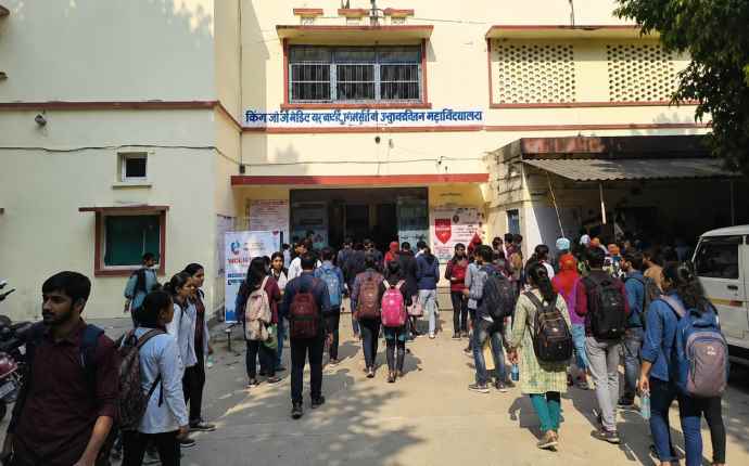 एसएनकेपी कॉलेज में पहली मेरिट सूची जारी : 13 जून तक करवाना होगा दस्तावेजों का सत्यापन, सबसे अधिक जीव विज्ञान की 92.80 प्रतिशत रही कटऑफ