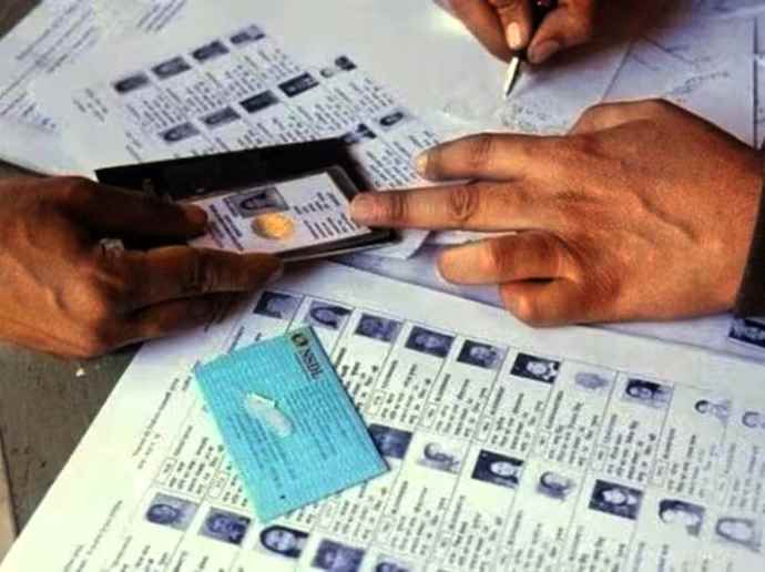 7 दिन बढ़ाई गई SIR की समय सीमा : 12 राज्यों में वोटर वेरिफिकेशन 11 दिसंबर तक चलेगा, ड्राफ्ट 16 दिसंबर को होगा पब्लिश