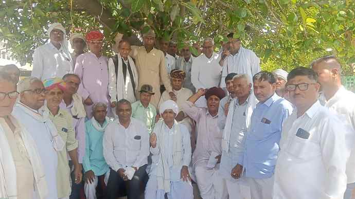 वीडियो न्यूज़ : नीमकाथाना में ग्रीन एक्सप्रेसवे का विरोध : एडीएम कार्यालय पर किसानों का विरोध प्रदर्शन, कहा - "जान दे देंगे, लेकिन अपनी जमीन किसी कीमत पर नहीं देंगे"