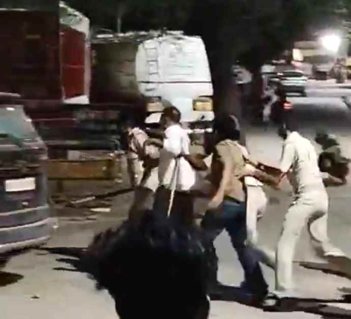 वीडियो लाइव : विधायक पर टिप्पणी से देर रात बना तनाव : भीड़ ने थाने पर किया पथराव, सरपंच पति समेत 13 गिरफ्तार, SP की दो टूक चेतावनी
