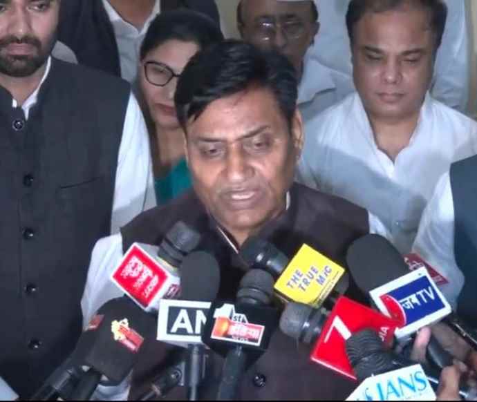 वीडियो न्यूज़ : दो से अधिक संतान वालों के चुनाव लड़ने का मामला : पीसीसी चीफ डोटासरा का सरकार पर हमला, कहा - सरकार का यह फैसला चुनावी फायदे के लिए