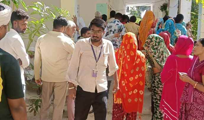 वीडियो न्यूज : नीमकाथाना नगर पालिका के लिए मतदान जारी : मतदान को लेकर युवाओं, महिलाओं और बुजुर्गों में उत्साह. 49 मतदान केंद्र बनाए गए