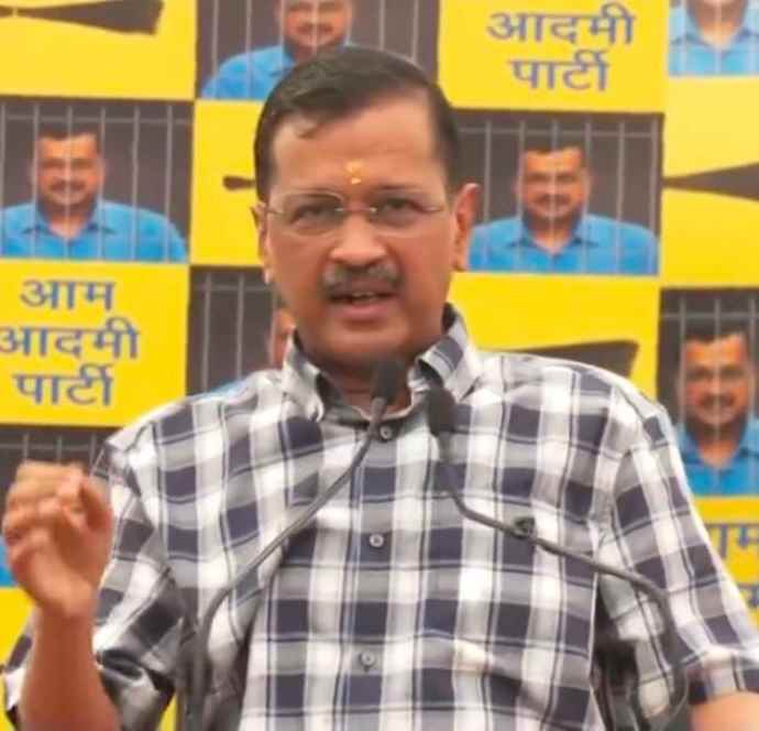 वीडियो ब्रेकिंग लाइव : केजरीवाल का दावा : शाह अगले वर्ष बनेंगे पीएम : केजरीवाल ने बीजेपी को लेकर किए खुलासे , कहा - अगले वर्ष योगी सीएम नही रहेंगे , दिल्ली में 20 साल आप की रहेगी सरकार :- केजरीवाल