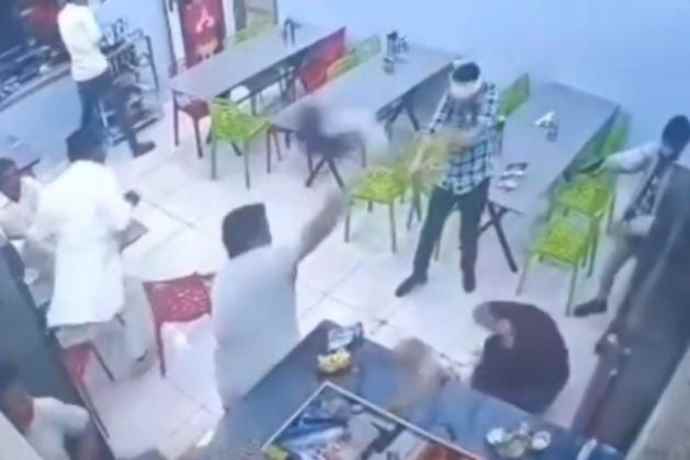 वीडियो न्यूज़ : राजस्थान में बदमाशो की खुनी होली : चूरू में ताबड़तोड़ फायरिंग से मचा हड़कंप, फायरिंग में एक की मौत, 3 गंभीर घायल, सामने आया CCTV फुटेज