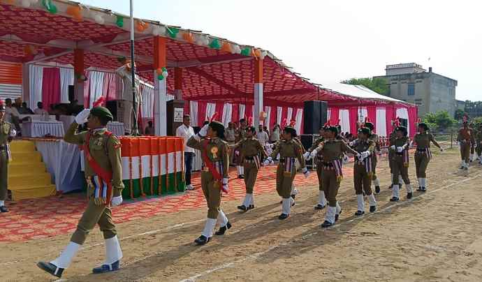 वीडियो न्यूज : नीमकाथाना में 80 वां स्वतंत्रता दिवस धूमधाम से मनाया, एडीएम ने किया झंडारोहण, 45 प्रतिभाओं का सम्मान, स्कूली बच्चों ने दी सांस्कृतिक प्रस्तुतियां