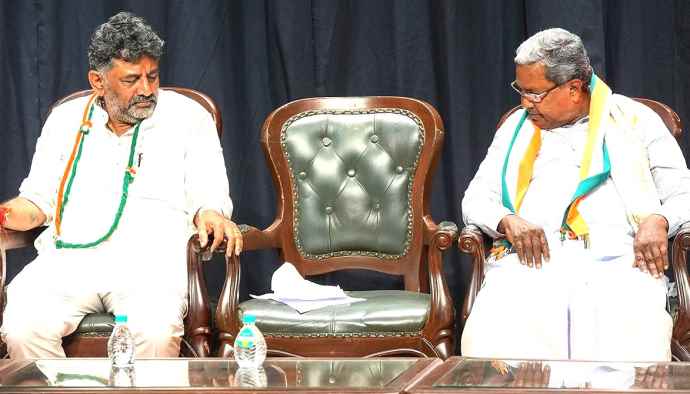 सिद्धारमैया कल दे सकते है सीएम पद से इस्तीफा : कांग्रेस विधायक ने किया दावा , शिवकुमार का सीएम बनना तय, कर्नाटक कांग्रेस इंचार्ज रणदीप सुरेजवाला बेंगलुरु पहुंचे