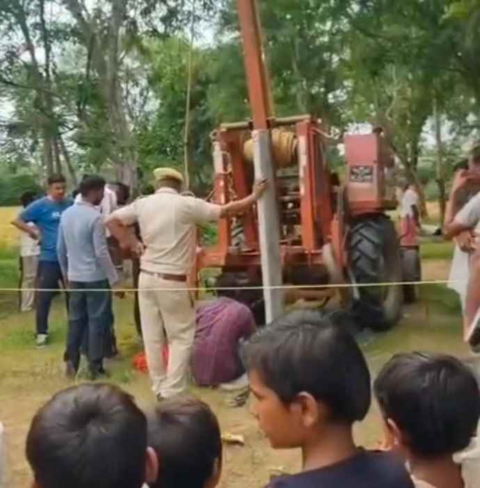 वीडियो लाइव : गुस्साए पिता ने बेटे को बोरवेल में फेंका : झगड़े के कारण पत्नी चली गई थी मायके, NDRF की टीम बच्चे को बोरवेल से बाहर निकालने में जुटी
