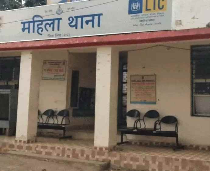 पत्नी ने पति पर लगाया अशोभनीय मैसेज भेजने का आरोप : थाने में दर्ज करवाई FIR , दोनों 7 साल से रह रहे अलग, पत्नी का राजीनामा करने से इंकार