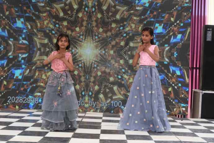 वीडियो न्यूज़ : JSD स्कूल कैरवाली में झंकार 2.0 की धूम : छात्र -  छात्राओं ने दी मनमोहक सांस्कृतिक प्रस्तुतियां , स्टूडेंट्स ने सोशल मीडिया और नेताजी नाटक से दिया संदेश