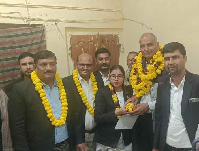 वीडियो न्यूज़ : देवेंद्र चौधरी नीमकाथाना अभिभाषक संघ के अध्यक्ष बने : सामाजिक सचिव पद पर पहली महिला उम्मीदवार दुर्गेश कंवर विजयी रही, आतिशबाजी कर मनाया जश्न