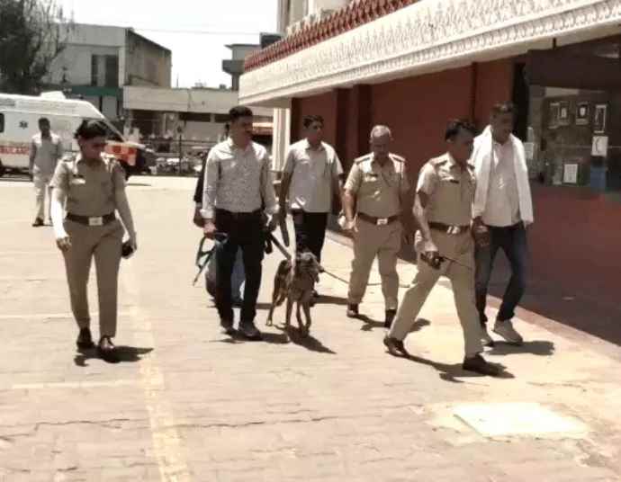 सीकर पासपोर्ट ऑफिस को बम से उड़ाने की धमकी : धमकी भरा मेल मिलने पर सीकर पुलिस हुई सतर्क, डेढ़ घंटे चले सर्च में कुछ नहीं मिला