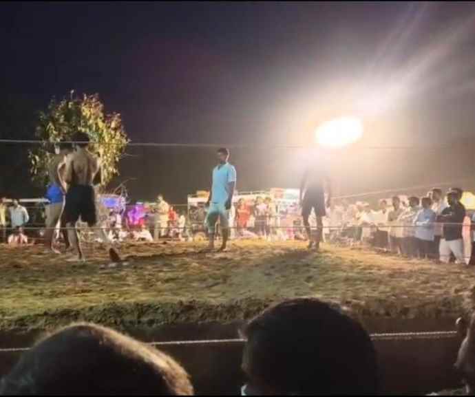 वीडियो न्यूज़ : खादरा में विशाल शीतला माता का मेला : रोमांचित कुश्ती दंगल में पहलवानों के हैरतअंगेज दांव, फ्लड लाइट्स की रोशनी में ज़बरदस्त कुश्ती