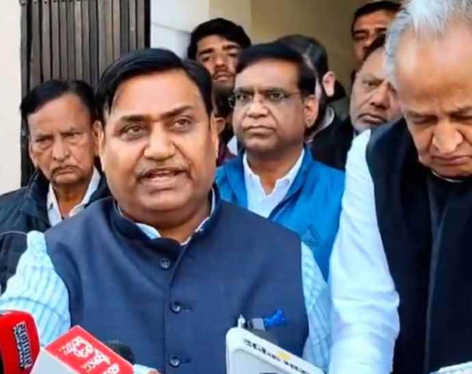 वीडियो लाइव : फोन टैपिंग पर राजस्थान की राजनीति गरमाई : डोटासरा बोले "सरकार के खिलाफ बोलते ही विधायक के पीछे लगाई एजेंसियां",  किशनगढ़ विधायक का किया जिक्र