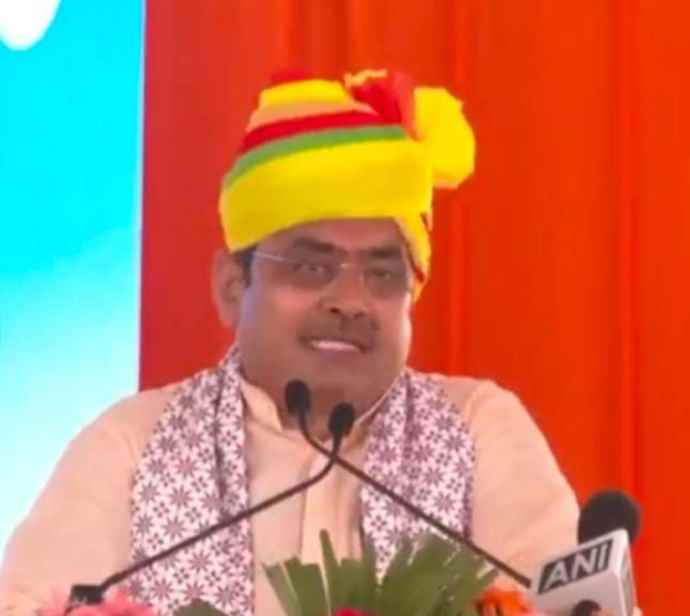 वीडियो न्यूज़ : महाराणा प्रताप की प्रतिमा का अनावरण : सीएम भजनलाल शर्मा ने किया किसानो से संवाद , कहा - जिस किसान के घर में पशु नहीं है वह किसान नहीं माना जाता