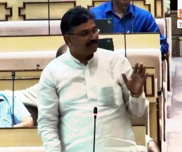 वीडियो न्यूज़ : विधानसभा में शिक्षा मंत्री - जूली में नोकझोंक :  शिक्षा मंत्री दिलावर बोले- डोटासरा ने भांग खाकर स्कूल खोले, जुली का पलटवार, कहा - आप जवाब भांग खाकर दे रहे