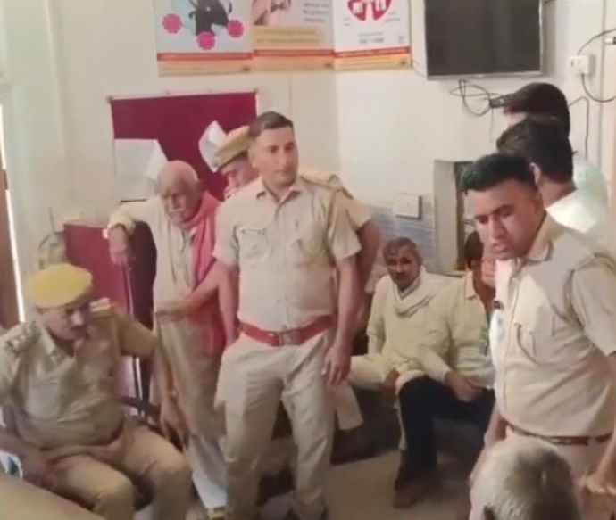 वीडियो न्यूज़ : बानसूर में डॉक्टर ने की महिला के साथ छेड़छाड़ :  ग्रामीणों ने किया जमकर हंगामा, डॉक्टर ने खुद को कमरे में किया कैद, पुलिस पहुंची, आरोपी डॉक्टर APO