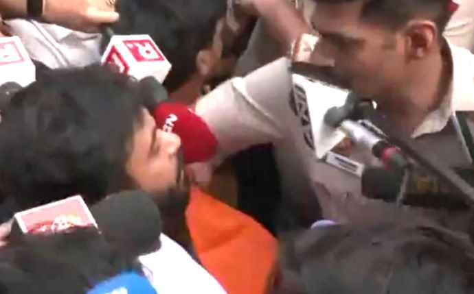 दीपके - नेहा को पुलिस ने हिरासत में लिया : दीपके दिन में दूसरी बार हिरासत में,  सीजेपी ने 'लहरा दो तिरंगा' यात्रा का किया था आह्वान
