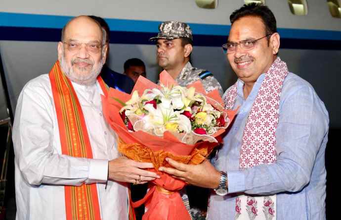 केन्द्रीय गृह मंत्री अमित शाह बीकानेर पहुंचे : सीएम भजनलाल शर्मा ने किया स्वागत, सांचू पोस्ट पर जवानों का बढ़ाएंगे हौसला; सीमावर्ती गांवों को मिलेगी बड़ी सौगात
