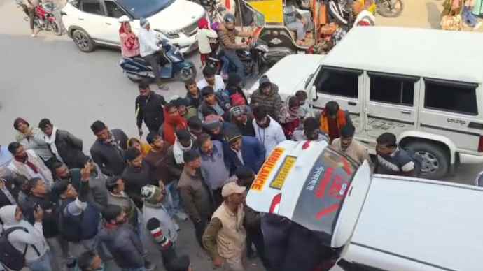 वीडियो न्यूज़ : नीमकाथाना की एक इंस्टिट्यूट में महिला ने लगाई फांसी : महिला कई दिनों से थी मानसिक रूप से परेशान,  पति महिला के लिए जयपुर दवा लाने  गया हुआ था