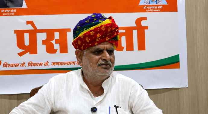 वीडियो न्यूज : UDH मंत्री पत्राकारों के सवाल पर उखड़ गए : सीवरेज, अतिक्रमण और डेंगू-मलेरिया के सवाल पर मंत्री खर्रा बोले - ‘मैं एक-एक को पहचान गया हूं’