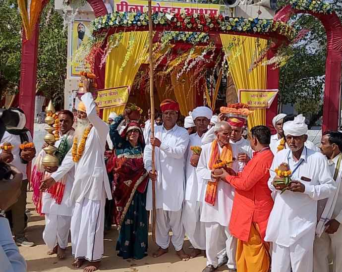 वीडियो न्यूज़ : 108 कुंडात्मक श्रीराम महायज्ञ का भव्य शुभारंभ : महायज्ञ नीमकाथाना के पीलाजोहड़ा आश्रम में 12 से 20 जून तक,  सैकड़ों महिलाओं ने निकाली कलश यात्रा