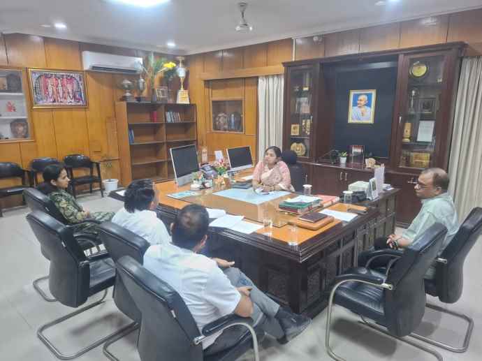 संभागीय आयुक्त ने किया वार्षिक निरीक्षण : उपखंड कार्यालय और कलेक्ट्रेट का किया निरीक्षण, दिए आवश्यक दिशा-निर्देश