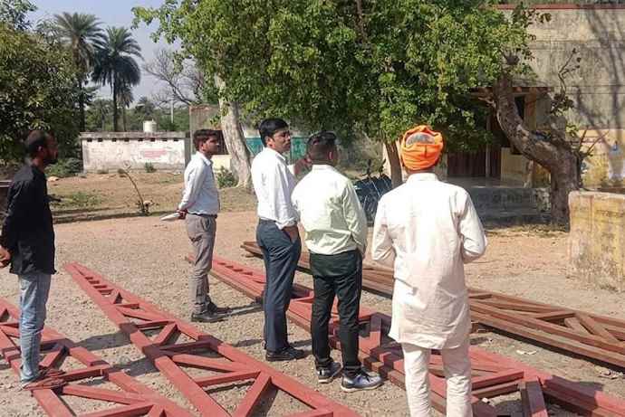 जिला कलक्टर ने निरीक्षण किया : ग्राम पंचायत भापोर में आयोजित ग्राम पंचायत स्तरीय जनसुनवाई कार्यक्रम का किया निरिक्षण