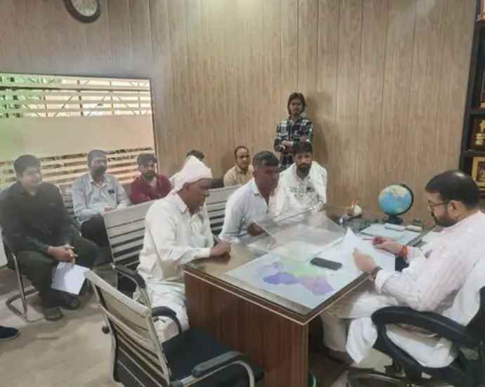 खेतड़ी विधायक धर्मपाल गुर्जर ने की जनसुनवाई : फार्मासिस्ट भर्ती संघर्ष समिति ने विधायक को सौंपा ज्ञापन, विधायक ने दिया समाधान का आश्वासन
