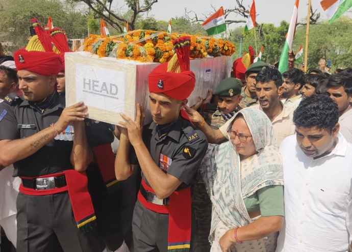 वीडियो न्यूज़ : शहीद देशराज सिंह का राजकीय सम्मान से अंतिम संस्कार : पाटन से काचरेड़ा तक भव्य तिरंगा यात्रा निकली, “देशराज सिंह अमर रहे” के नारों से गूंज उठा पूरा क्षेत्र