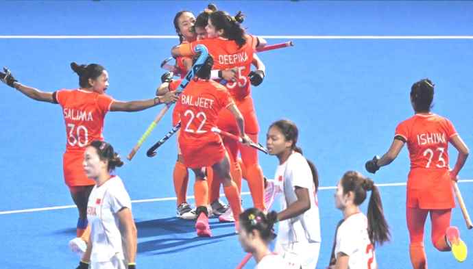 एशियन गेम्‍स  में भारत को 44 साल बाद विमेंस हॉकी का गोल्ड : जीत के साथ भारत ने ओलिंपिक के लिए किया क्वालिफाई; टीम पर धनवर्षा