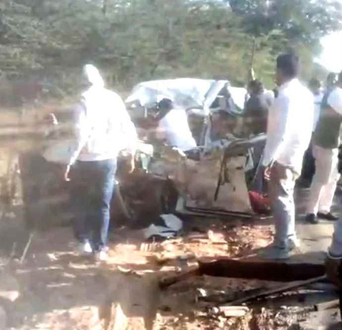 फतेहपुर में भीषण सड़क हादसा : हादसे में एक ही परिवार की छह महिलाओं की मौत, पारिवारिक शोक कार्यक्रम में शामिल होकर लौट रहे थे