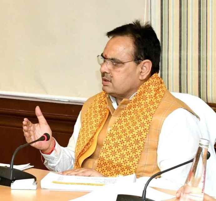 सरकार का बड़ा फैसला, पेट्रोल-डीजल सस्ता हुआ : कैबिनेट में निर्णय , सरकार ने 2 प्रतिशत वैट कम किया, नई दरे शुक्रवार सुबह 6 बजे से होंगी लागू , डीलर्स ने दिया था अल्टीमेटम