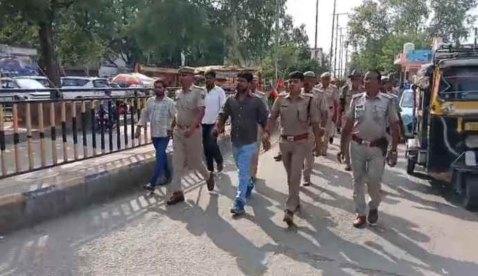 वीडियो न्यूज : नीमकाथाना नगर पालिका के लिए 9 सितंबर को वोटिंग : चुनाव को लेकर पुलिस ने निकाला फ्लैग मार्च, शांतिपूर्ण और भयमुक्त मतदान की अपील