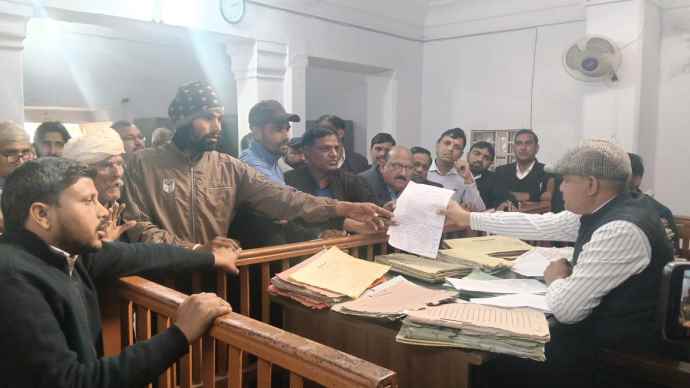 वीडियो न्यूज़ : अवैध क्रेशरों के खिलाफ ग्रामीण हुए लामबंद : नीमकाथाना SDM को सौंपा ज्ञापन, बिना NOC चल रहे क्रेशरों के खिलाफ कार्यवाही की मांग, जाँच करेंगी पोलुशन विभाग की टीम