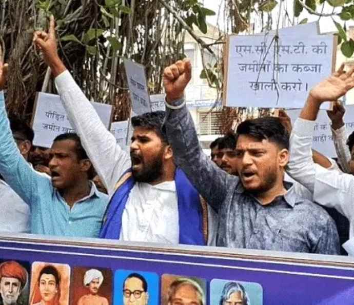 सीकर में भीम सेना की आक्रोश रैली : कलेक्ट्रेट किया जमकर प्रदर्शन , नेछवा में दलित की जमीन से अतिक्रमण हटाने की मांग, आन्दोलन की चेतवानी