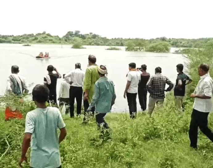 मोहिनी डैम के गेट खुलने से आई बाढ़ : सिंध और क्वारी नदी का बढ़ रहा जलस्तर, 50 गांवों में बाढ़ का अलर्ट, SDRF सहित अन्य बचाव दल हाई अलर्ट मोड पर