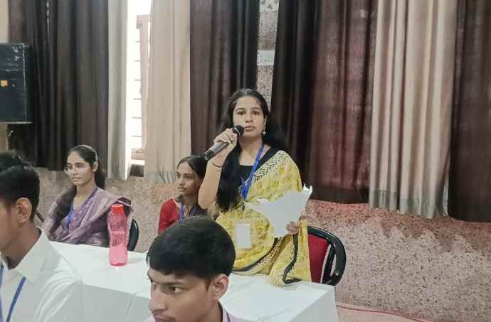 वीडियो न्यूज : नीमकाथाना नगर में युवा संसद का आयोजन : संघ शताब्दी वर्ष के उपलक्ष्य में युवा संसद आयोजित, स्टूडेंट्स सांसदों ने उठाए मुद्दे