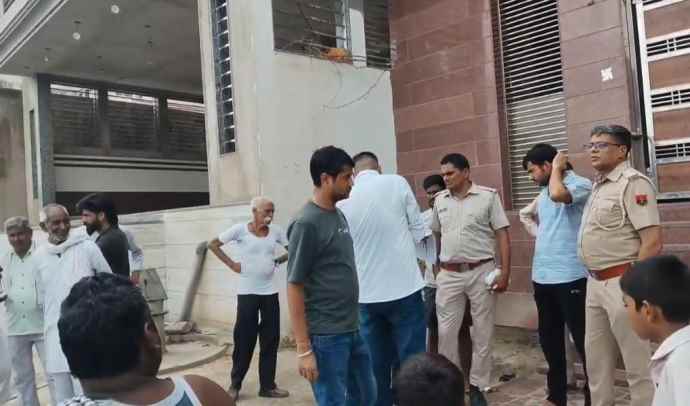 वीडियो न्यूज : नीमकाथाना में पूर्व सरपंच से मांगी रंगदारी : दुकान के सामने मंदिर में मिला धमकी लेटर, मांगी 15 लाख रुपए की की रंगदारी,  पुलिस जांच में जुटी