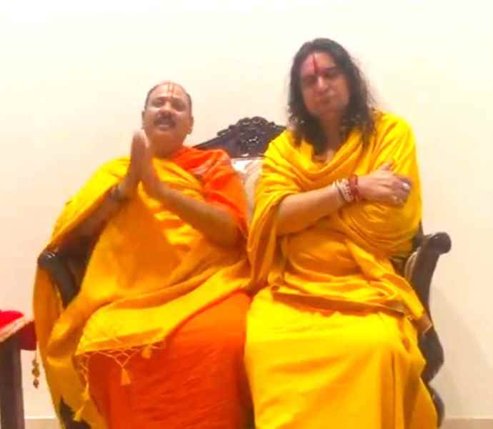 Video : प्रदीप मिश्रा ने पहले कथा रोकी, फिर बोले-जारी रहेगी :  मिश्रा ने आज दिन में कहा था हमें समर्थन नहीं मिला, शाम को प्रशासन से बनी सहमति