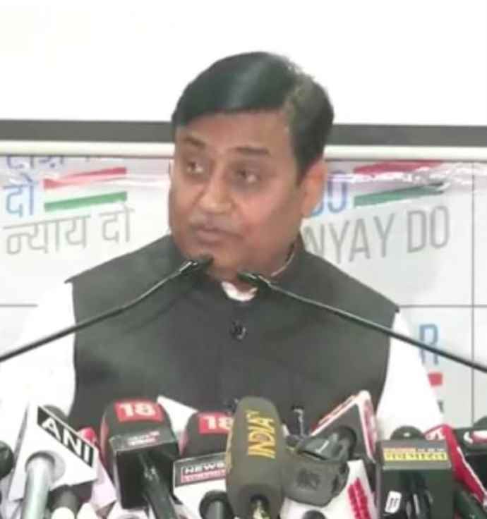 वीडियो न्यूज़ : इलेक्टोरल बॉन्ड को डोटासरा  ने बताया सबसे बड़ा घोटाला : पेट्रोल-डीजल पर कहा - राजस्थान में मोदी की गारंटी फेल, इलेक्टोरल बॉन्ड में बीजेपी ने लूट मचाई,पहले कंपनियों पर रेड डलवाई फिर चंदा लिया :-डोटासरा